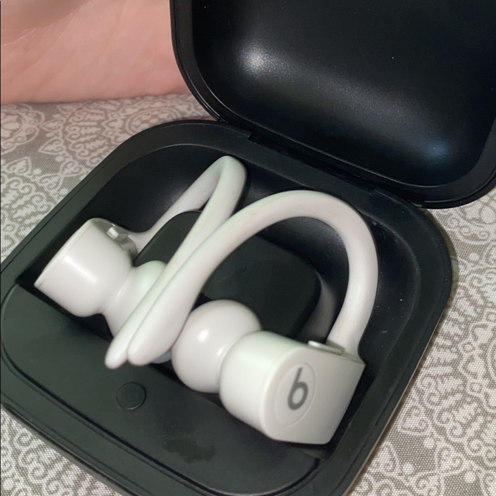 Beats by Dr. Dre Powerbeats Pro